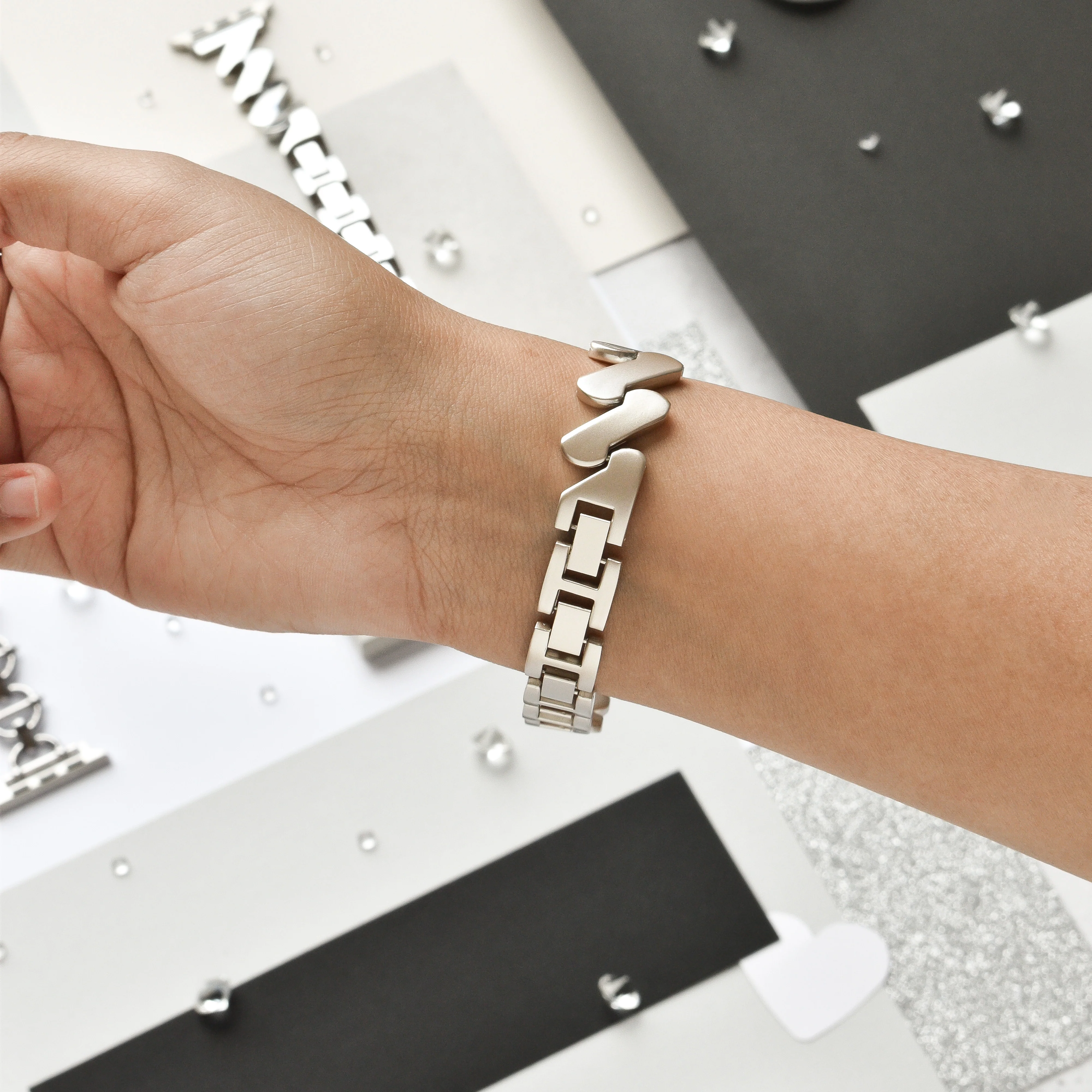 Get Wavy Apple Watch Strap - Starlight - Image 3