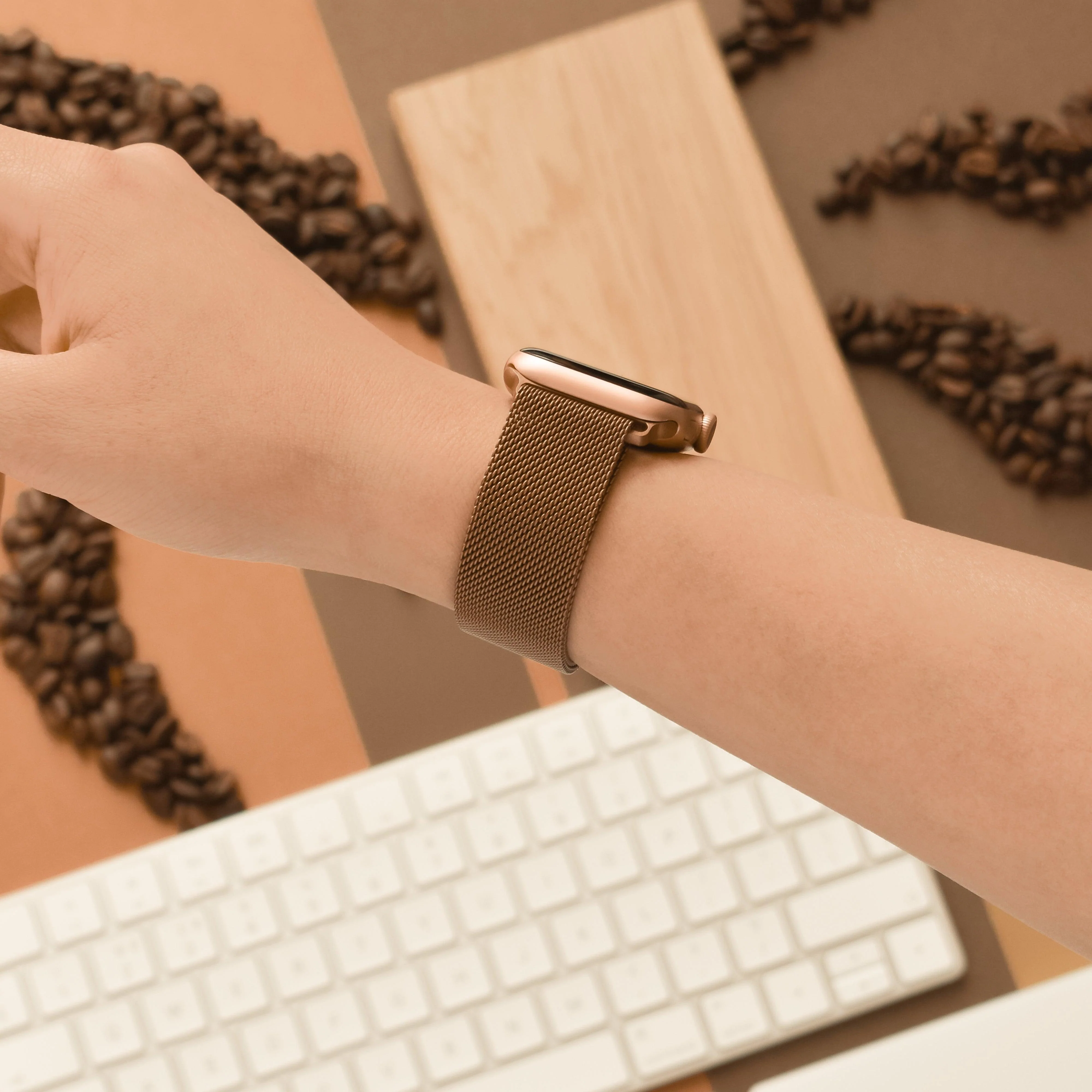 Magnetic Chain Apple Watch Strap - Coffee - Image 3