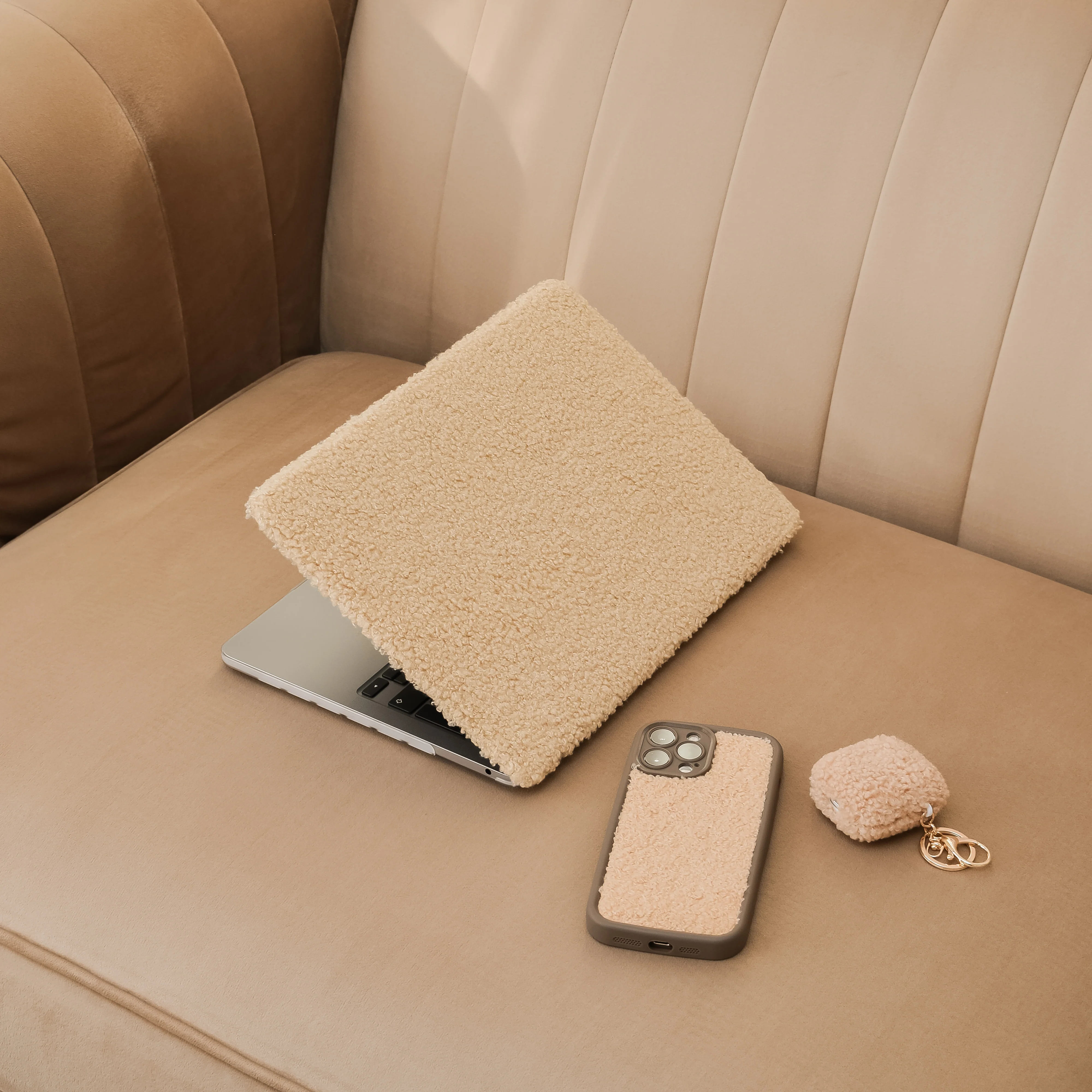 Teddy Airpods Case - Nude - Image 3