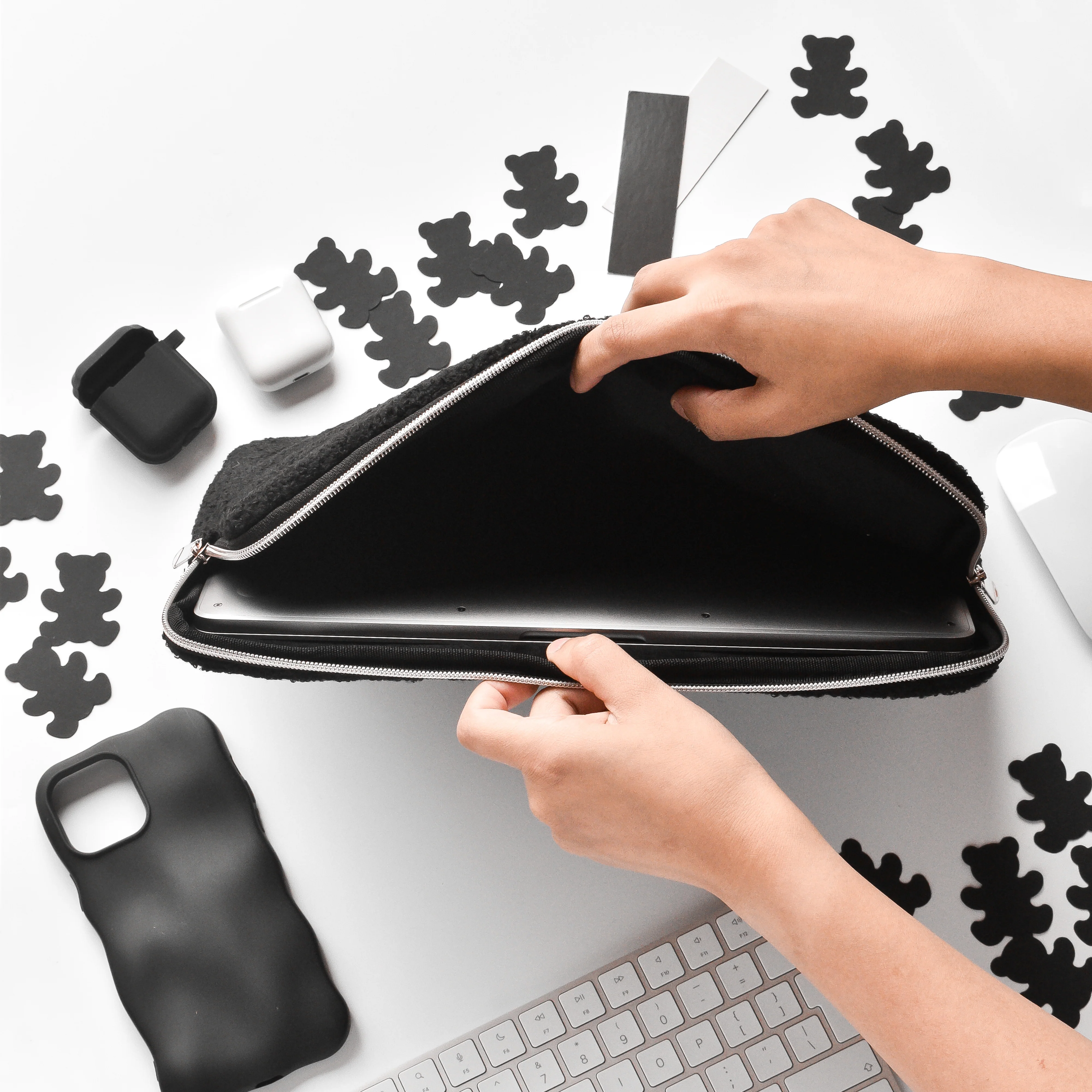 Teddy Baloo Laptop Sleeve - Image 3